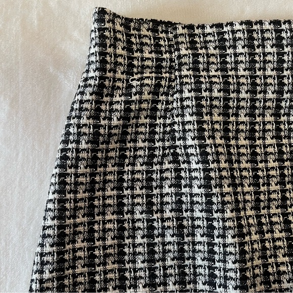 Aritzia Babaton Bryn Skirt - Picture 6 of 9